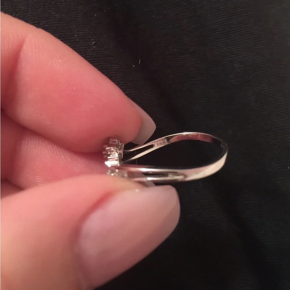 14k White Gold Ring - Picture 5 of 6